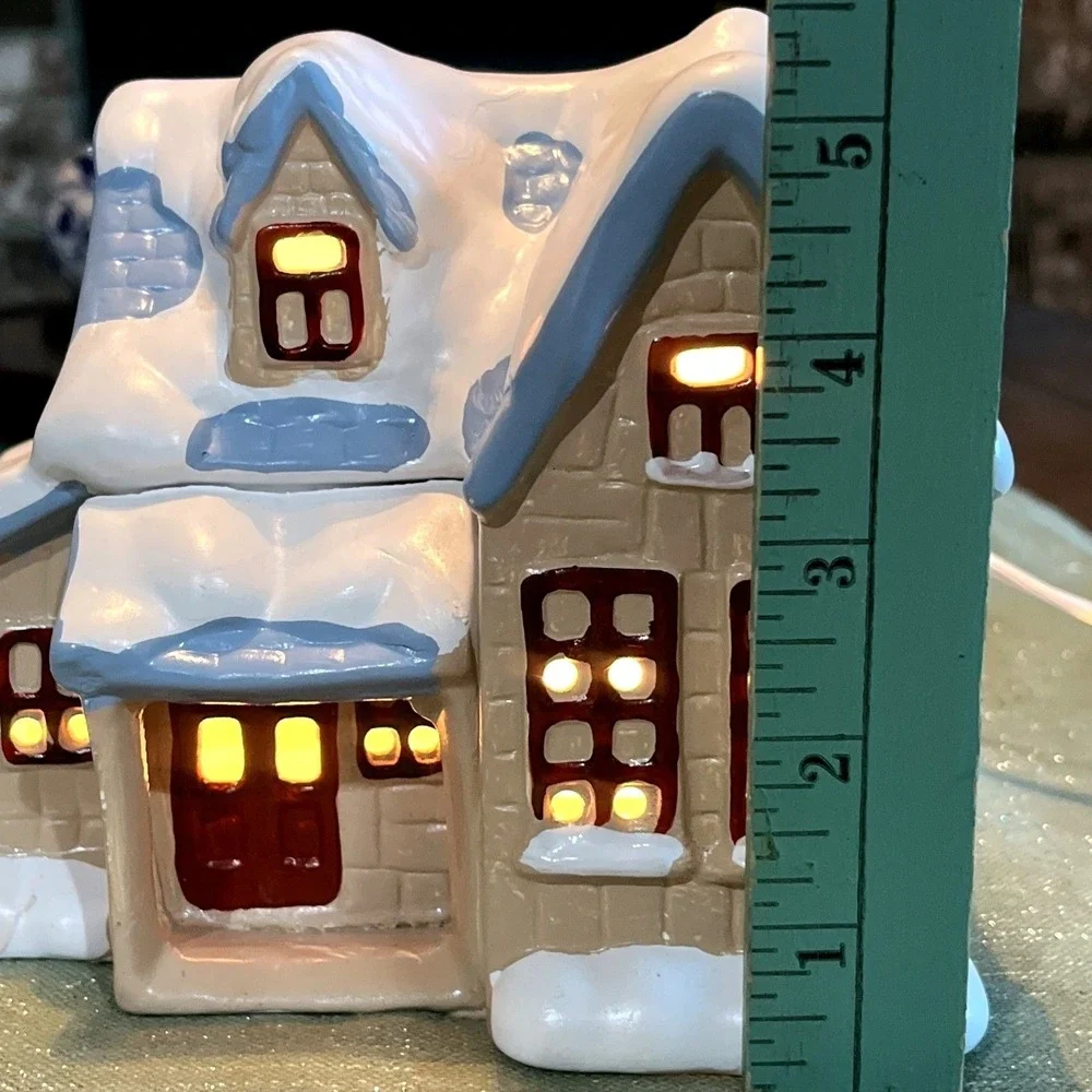 House of Lloyd 1987 Christmas Village Lighted Porcelain Cottage Snow House